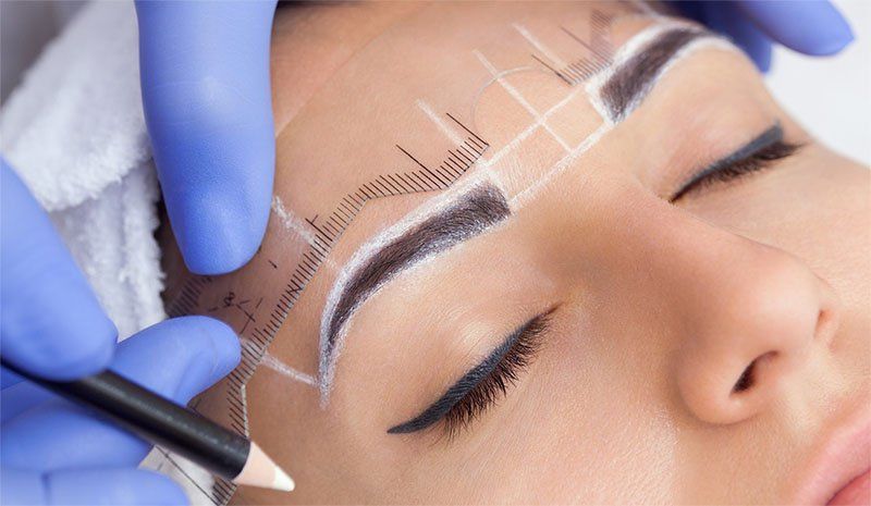 عمل کاشت ابرو و مژه